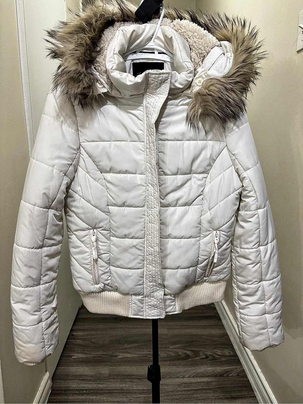 American Eagle Outfitters White Puffer Jacket Size Large